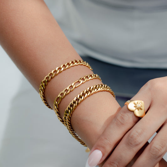 Curb Bracelet in Gold