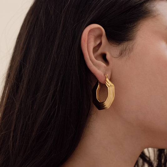 Ari earrings in shiny gold