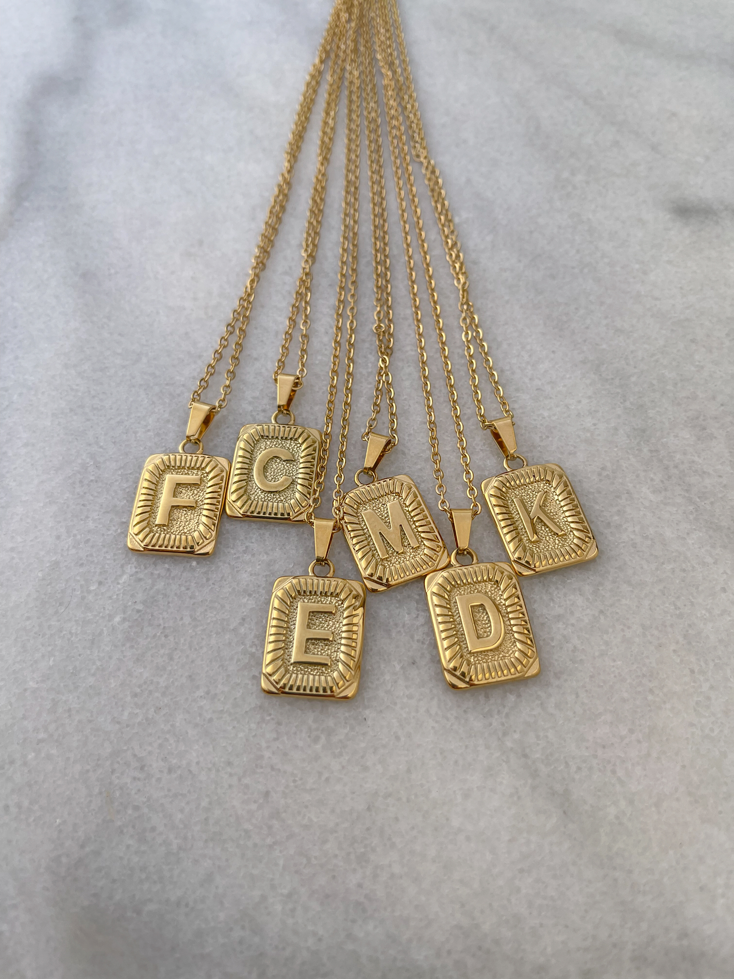 Classic initial necklaces in gold – velvet accessoriess