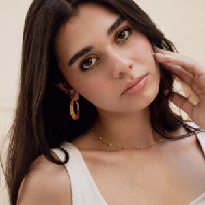 Ari earrings in shiny gold