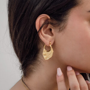 Devoted earrings in gold